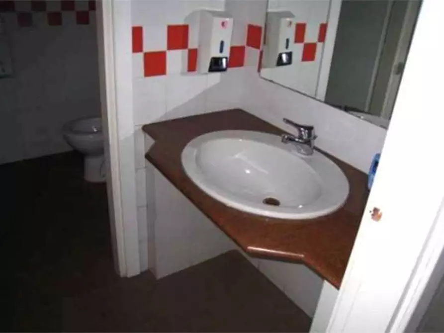 Immagine 25 di Negozio in vendita  in Via Gaetano Previati  9 a Induno Olona