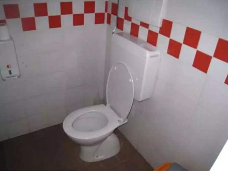 Immagine 26 di Negozio in vendita  in Via Gaetano Previati  9 a Induno Olona