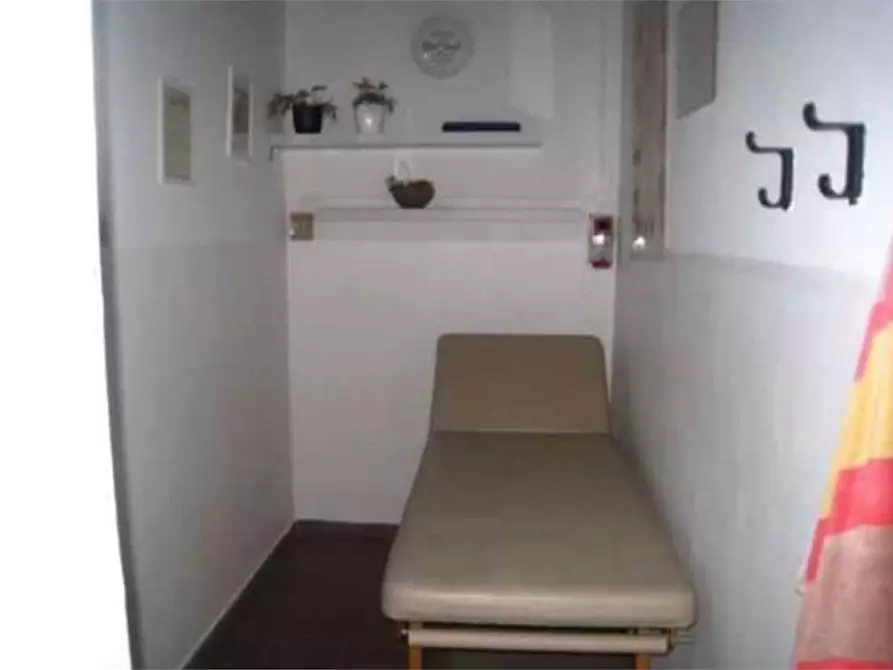 Immagine 33 di Negozio in vendita  in Via Gaetano Previati  9 a Induno Olona