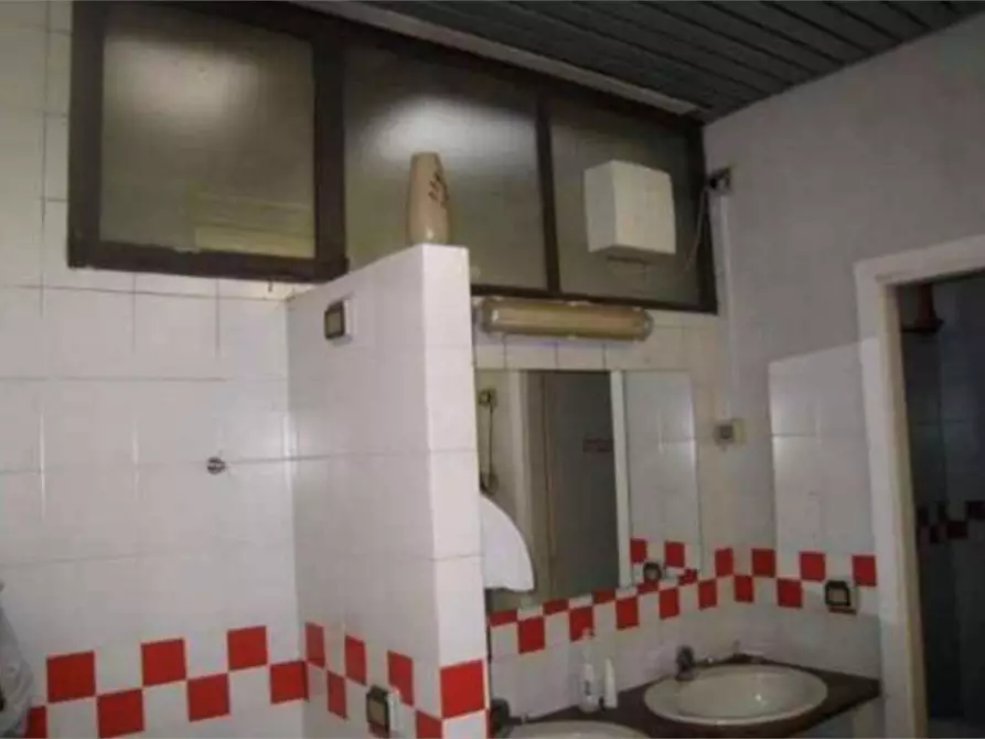 Immagine 38 di Negozio in vendita  in Via Gaetano Previati  9 a Induno Olona