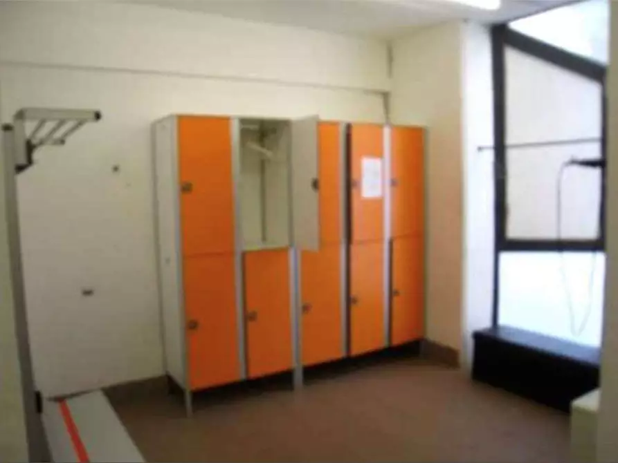 Immagine 41 di Negozio in vendita  in Via Gaetano Previati  9 a Induno Olona