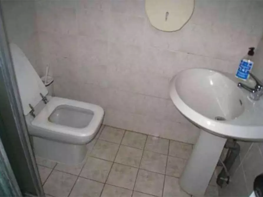 Immagine 42 di Negozio in vendita  in Via Gaetano Previati  9 a Induno Olona