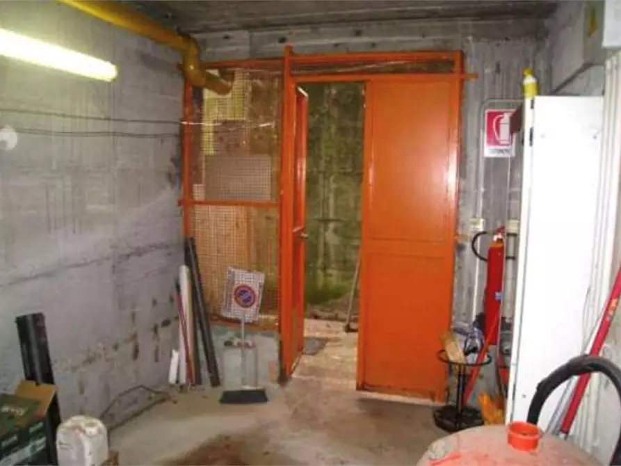 Immagine 73 di Negozio in vendita  in Via Gaetano Previati  9 a Induno Olona
