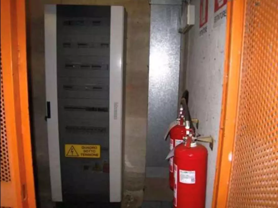 Immagine 74 di Negozio in vendita  in Via Gaetano Previati  9 a Induno Olona