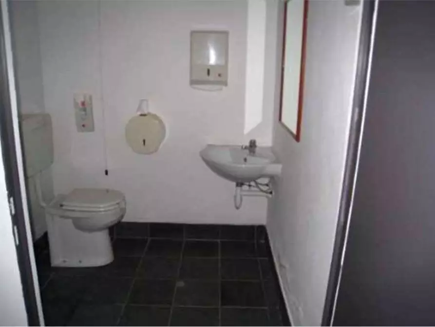 Immagine 88 di Negozio in vendita  in Via Gaetano Previati  9 a Induno Olona