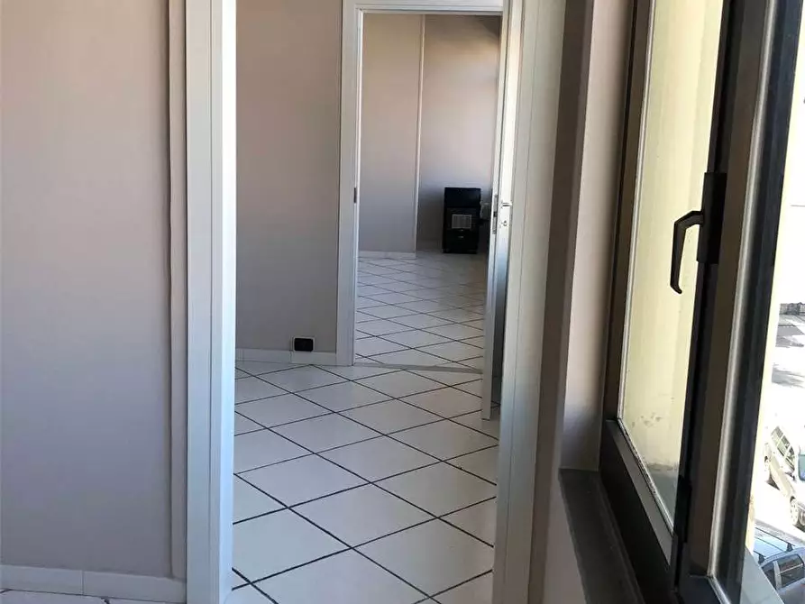 Immagine 7 di Ufficio in affitto  a Mondragone