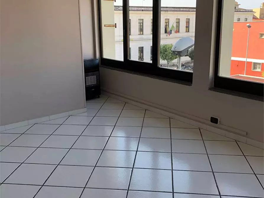 Immagine 2 di Ufficio in affitto  a Mondragone