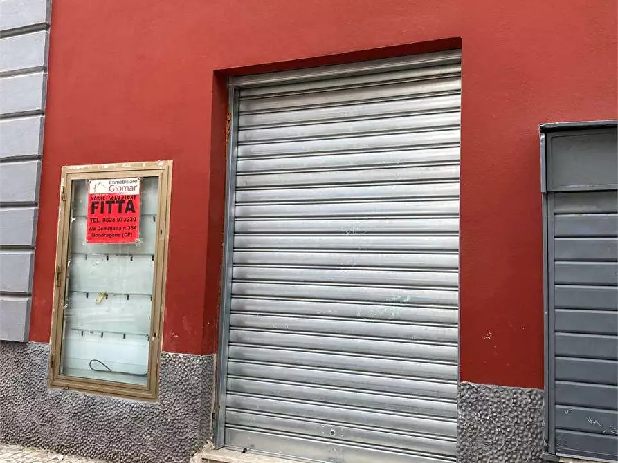 Immagine 2 di Negozio in affitto  in Viale Margherita a Mondragone