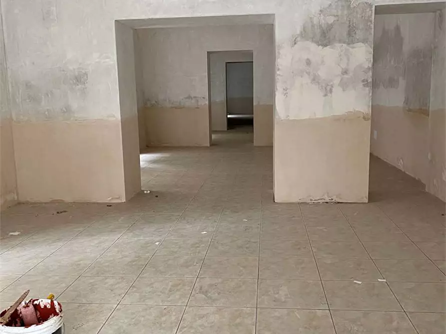 Immagine 8 di Negozio in affitto  in Viale Margherita a Mondragone
