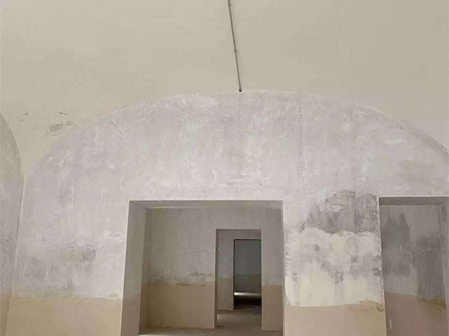 Immagine 5 di Negozio in affitto  in Viale Margherita a Mondragone