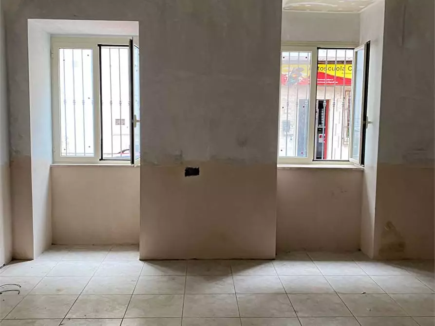 Immagine 9 di Negozio in affitto  in Viale Margherita a Mondragone