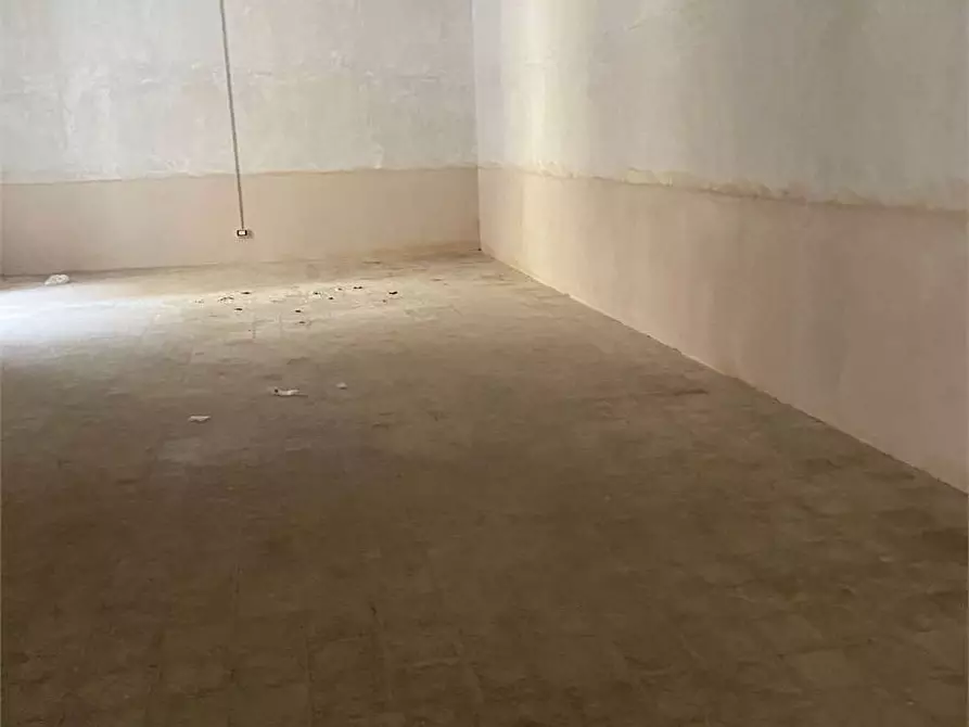 Immagine 13 di Negozio in affitto  in Viale Margherita a Mondragone