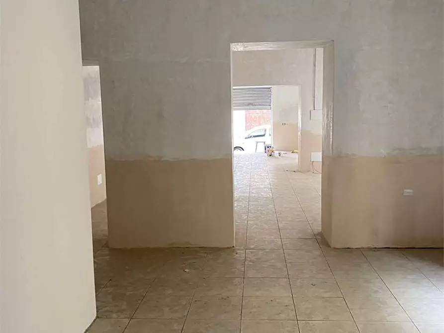 Immagine 14 di Negozio in affitto  in Viale Margherita a Mondragone