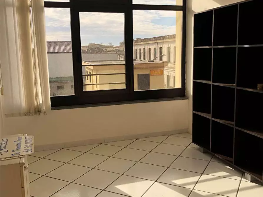 Immagine 1 di Ufficio in affitto  in Piazza Falcone a Mondragone