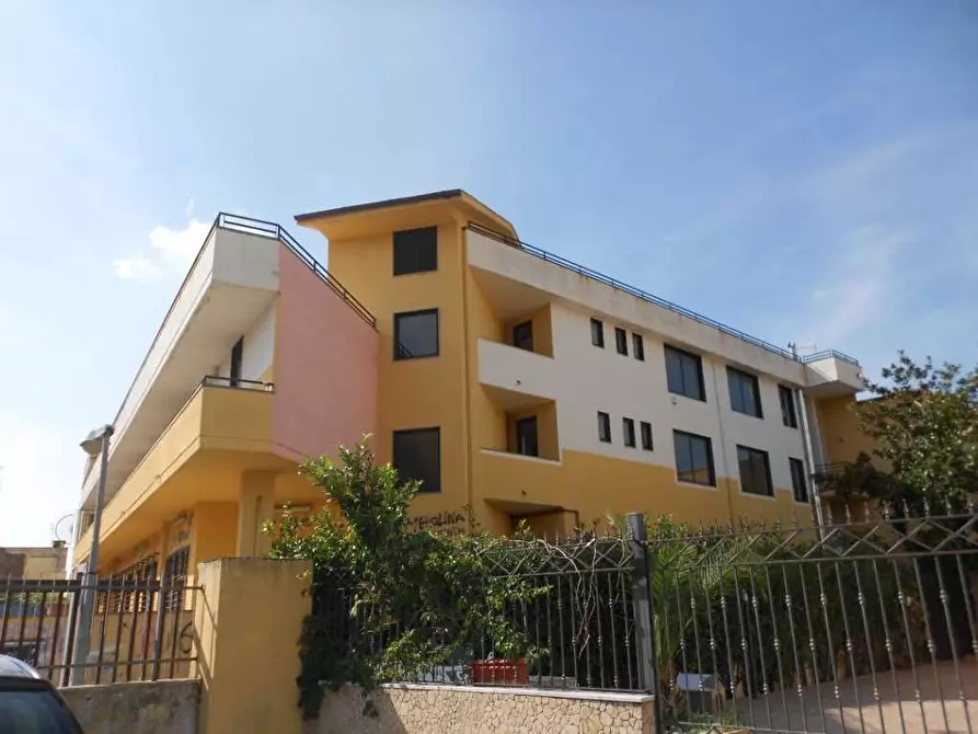 Immagine 22 di Ufficio in affitto  in Via Asti a Mondragone