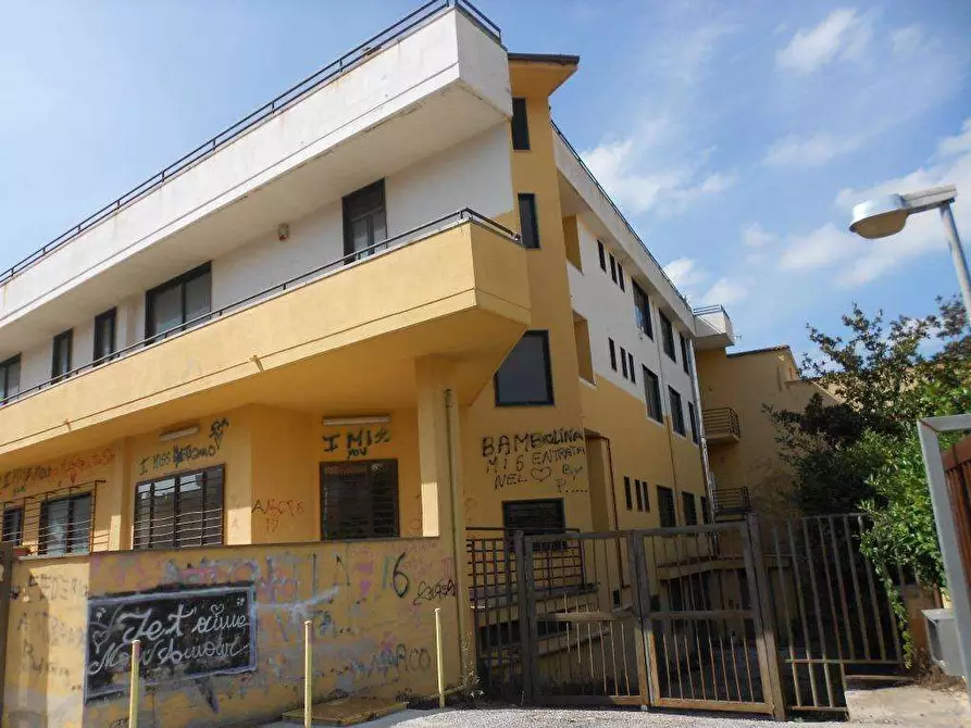 Immagine 2 di Ufficio in affitto  in Via Asti a Mondragone