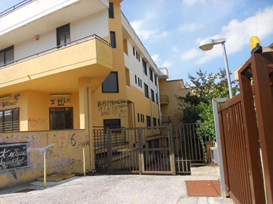 Immagine 18 di Ufficio in affitto  in Via Asti a Mondragone