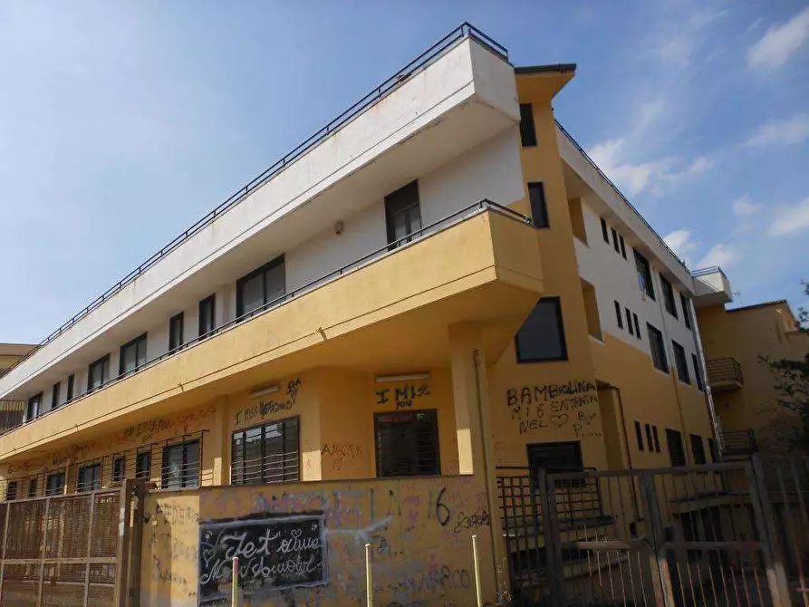 Immagine 13 di Ufficio in affitto  in Via Asti a Mondragone