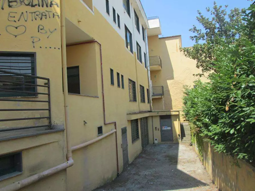 Immagine 3 di Ufficio in affitto  in Via Asti a Mondragone