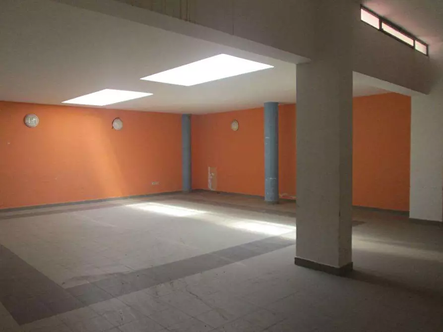 Immagine 6 di Ufficio in affitto  in Via Asti a Mondragone