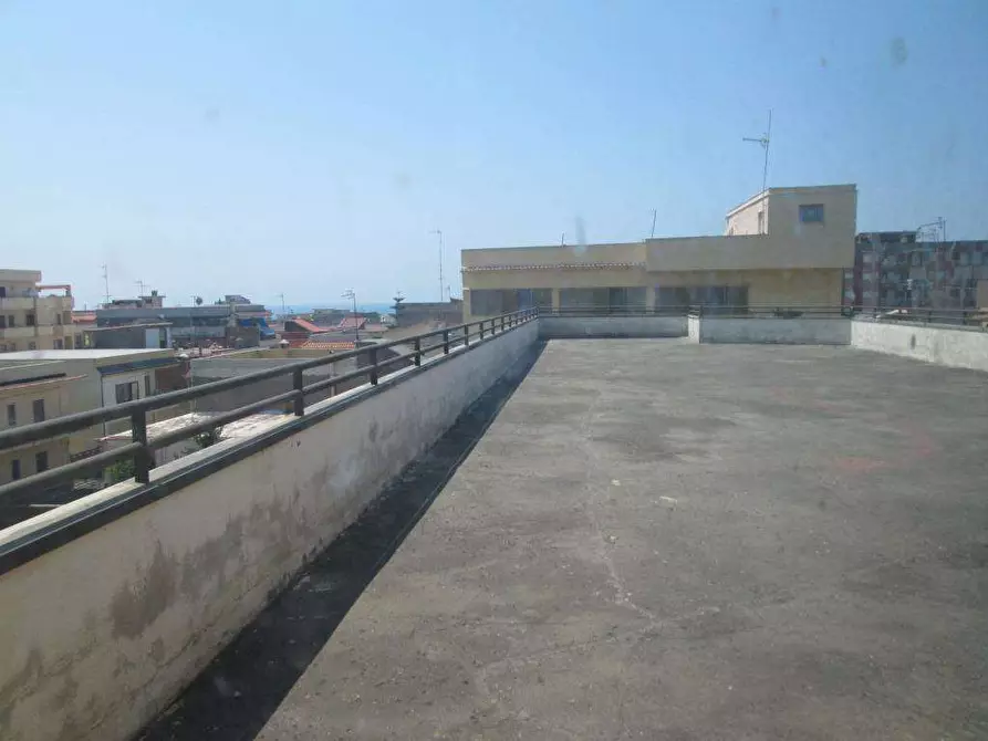 Immagine 20 di Ufficio in affitto  in Via Asti a Mondragone