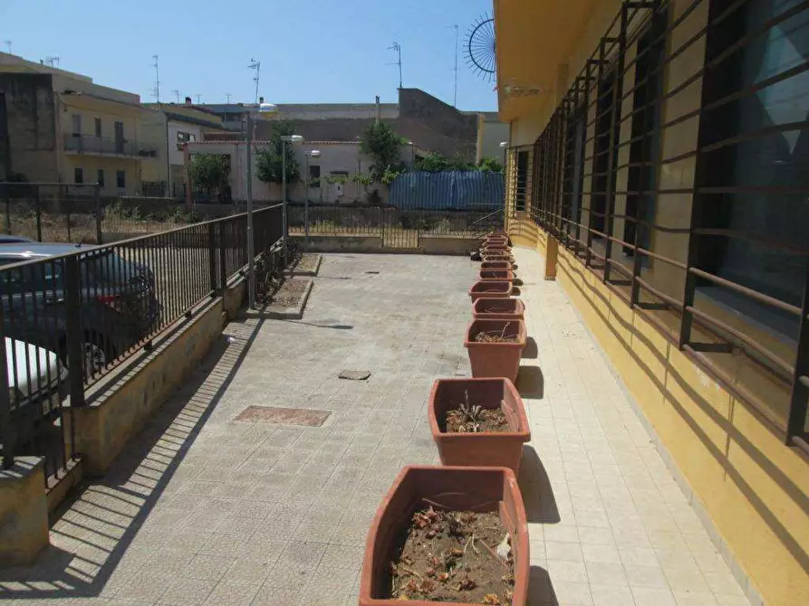 Immagine 17 di Ufficio in affitto  in Via Asti a Mondragone