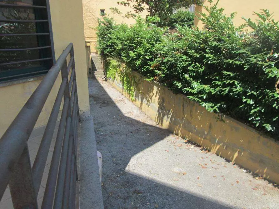 Immagine 21 di Ufficio in affitto  in Via Asti a Mondragone