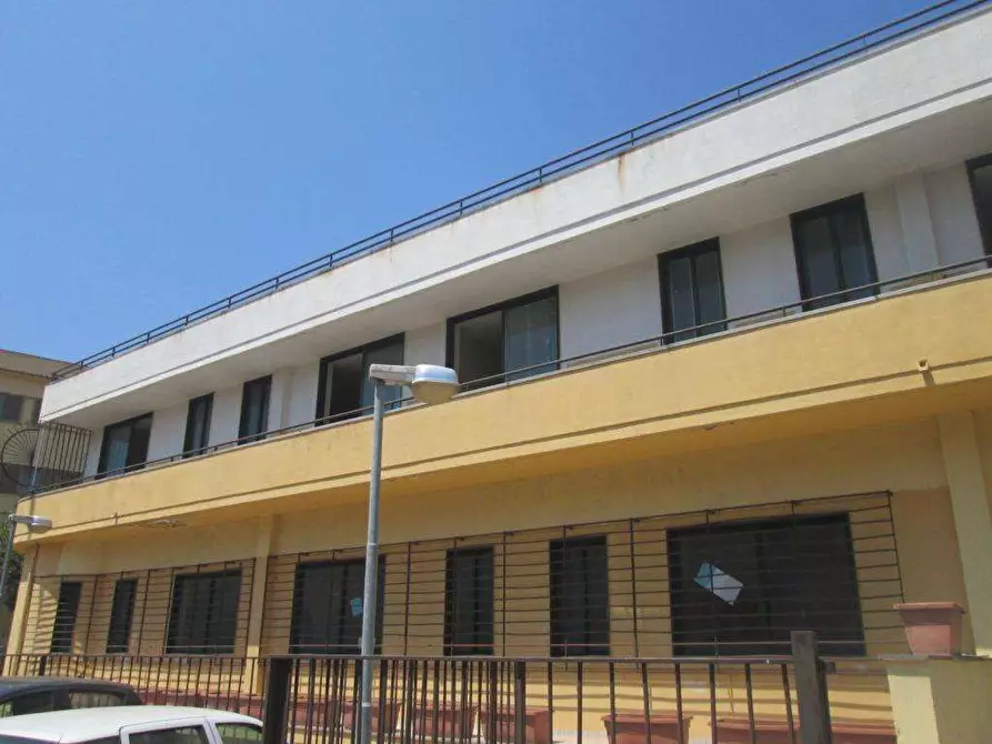 Immagine 23 di Ufficio in affitto  in Via Asti a Mondragone