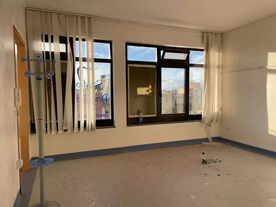 Immagine 21 di Ufficio in affitto  in Piazza Falcone a Mondragone