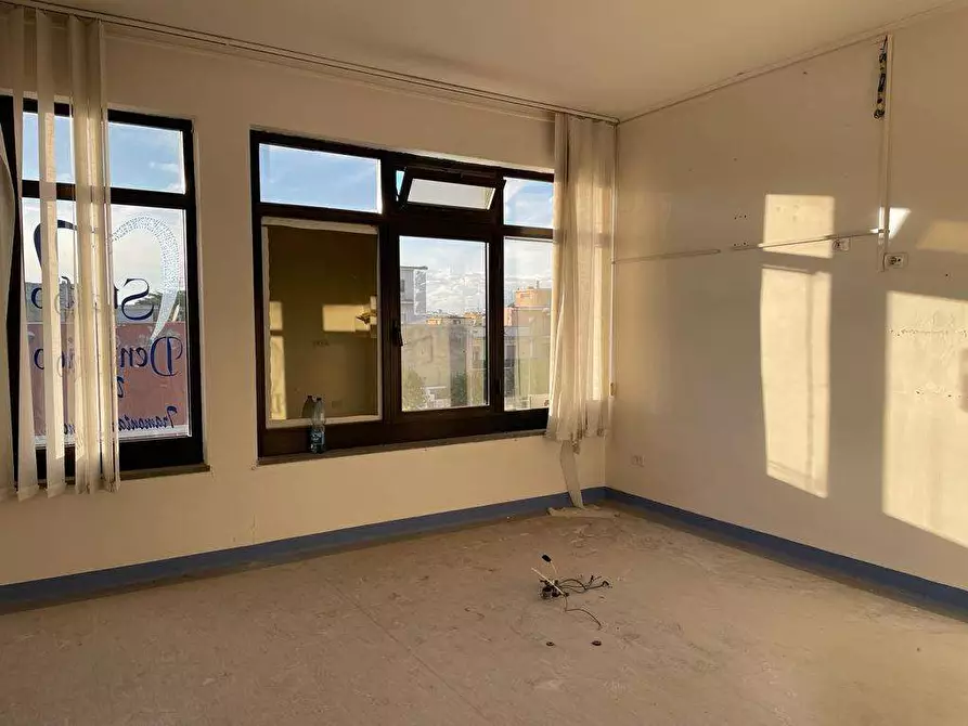 Immagine 30 di Ufficio in affitto  in Piazza Falcone a Mondragone