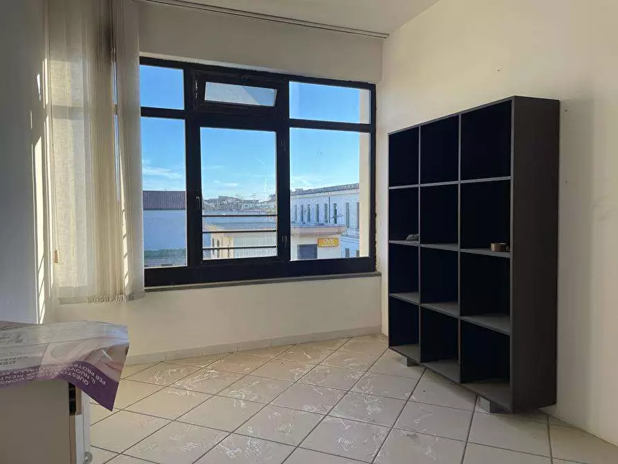 Immagine 23 di Ufficio in affitto  in Piazza Falcone a Mondragone