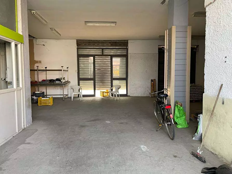 Immagine 22 di Magazzino in affitto  in Via Provinciale, 79 a Mondragone