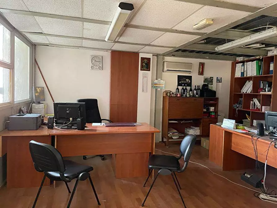 Immagine 23 di Magazzino in affitto  in Via Provinciale, 79 a Mondragone