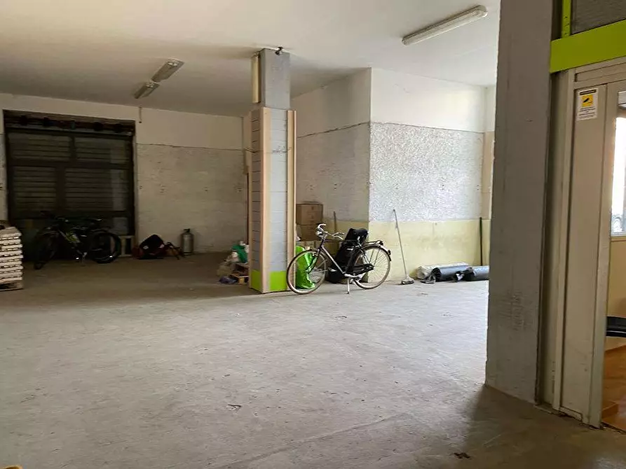 Immagine 19 di Magazzino in affitto  in Via Provinciale, 79 a Mondragone