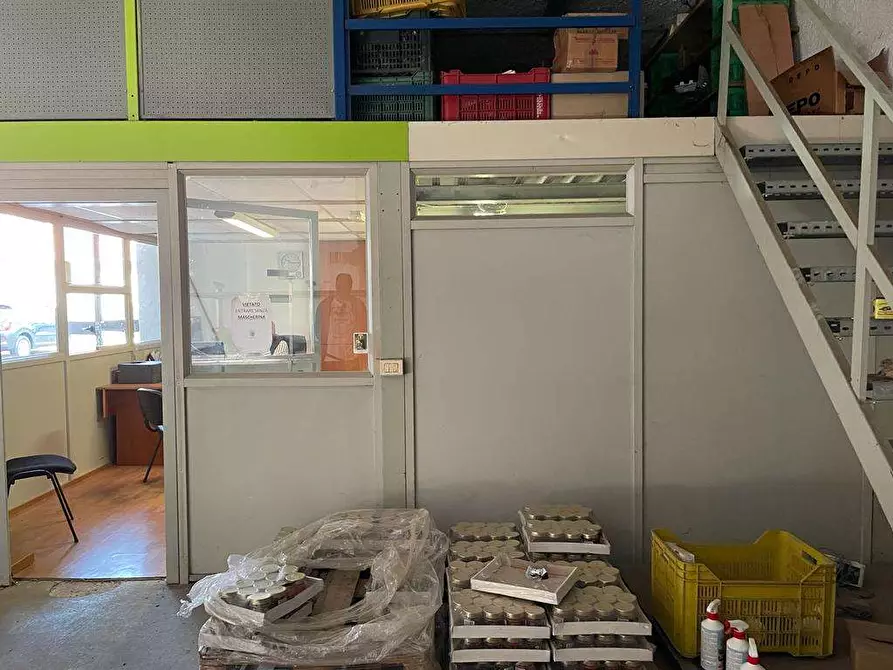 Immagine 7 di Magazzino in affitto  in Via Provinciale, 79 a Mondragone