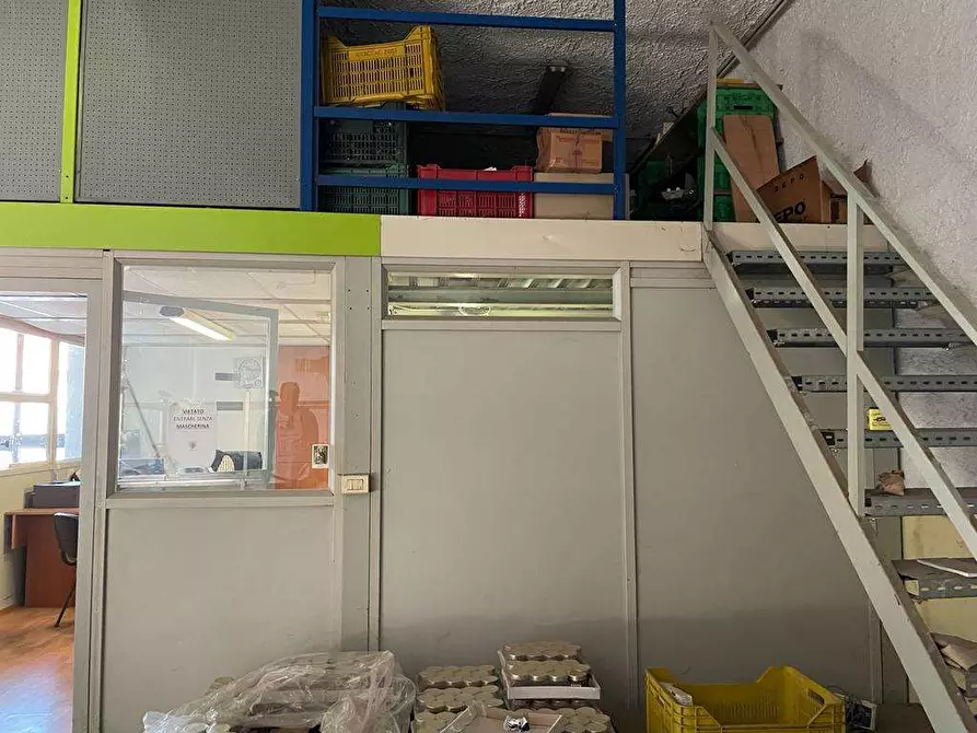 Immagine 24 di Magazzino in affitto  in Via Provinciale, 79 a Mondragone