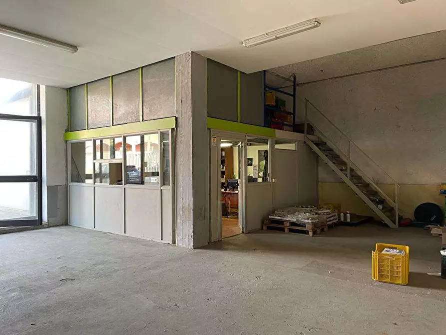 Immagine 20 di Magazzino in affitto  in Via Provinciale, 79 a Mondragone