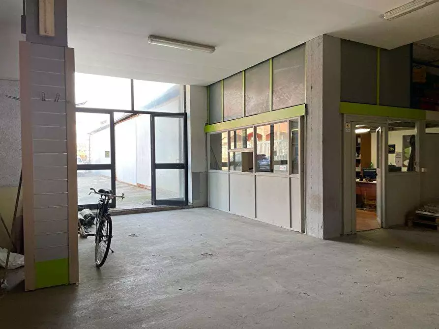 Immagine 13 di Magazzino in affitto  in Via Provinciale, 79 a Mondragone