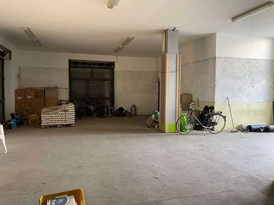 Immagine 23 di Negozio in affitto  in Via Provinciale 79 a Mondragone