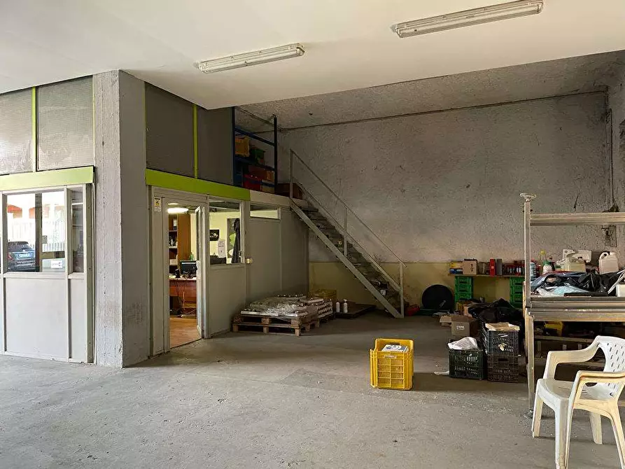 Immagine 20 di Negozio in affitto  in Via Provinciale 79 a Mondragone