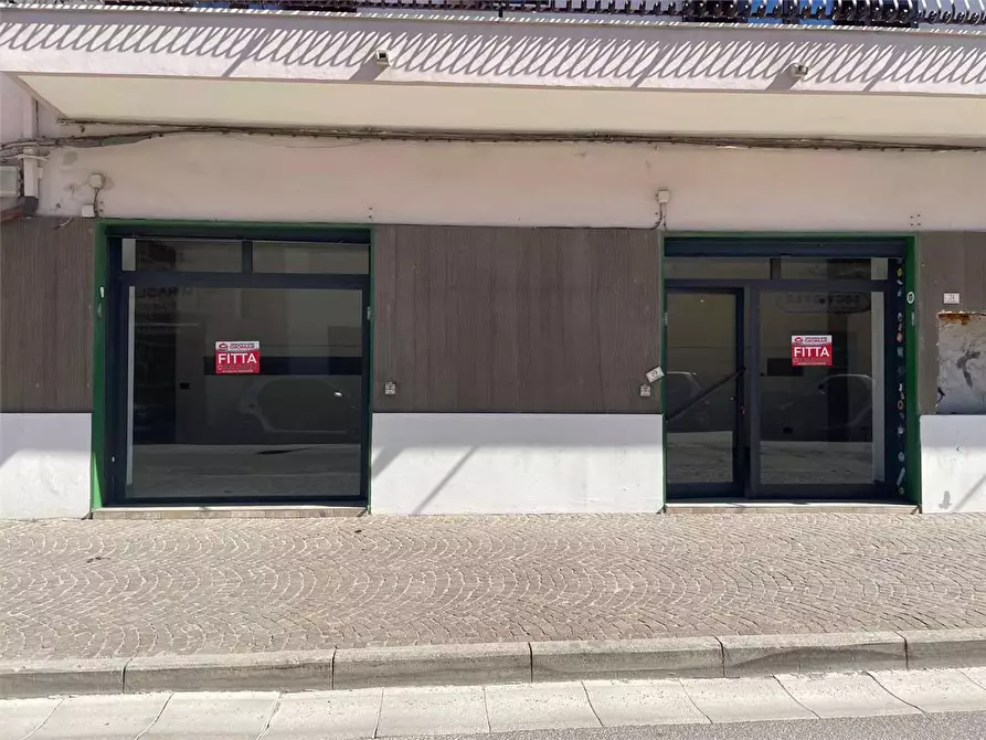 Immagine 28 di Magazzino in affitto  in Via Venezia a Mondragone
