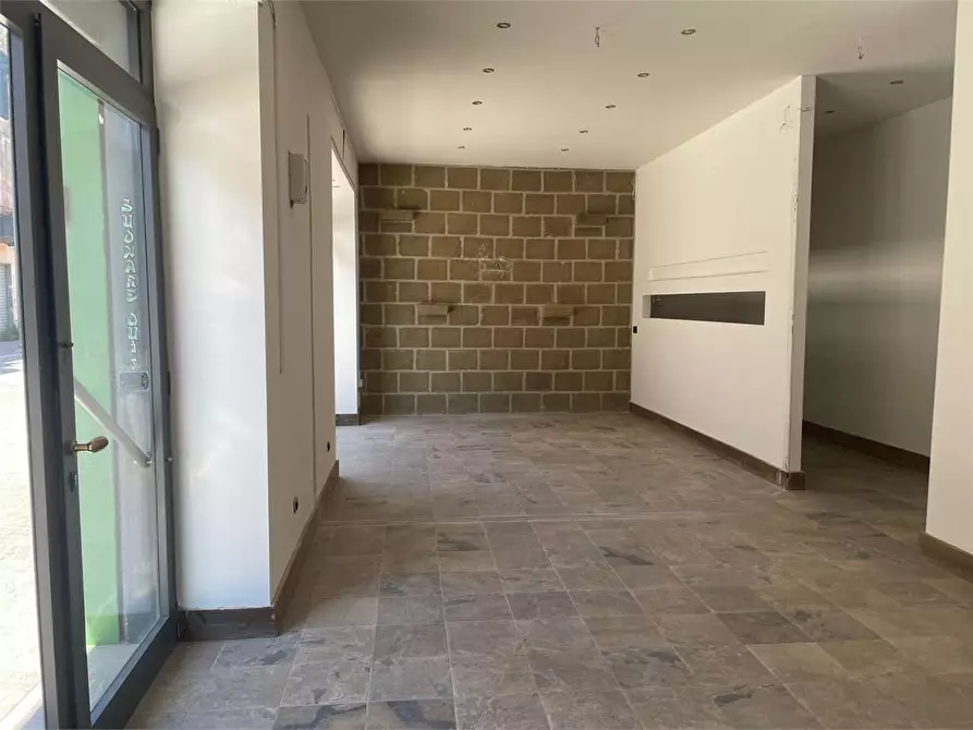 Immagine 20 di Magazzino in affitto  in Via Venezia a Mondragone