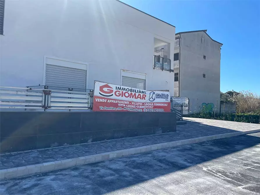 Immagine 12 di Magazzino in affitto  in Via R.Fucini a Mondragone