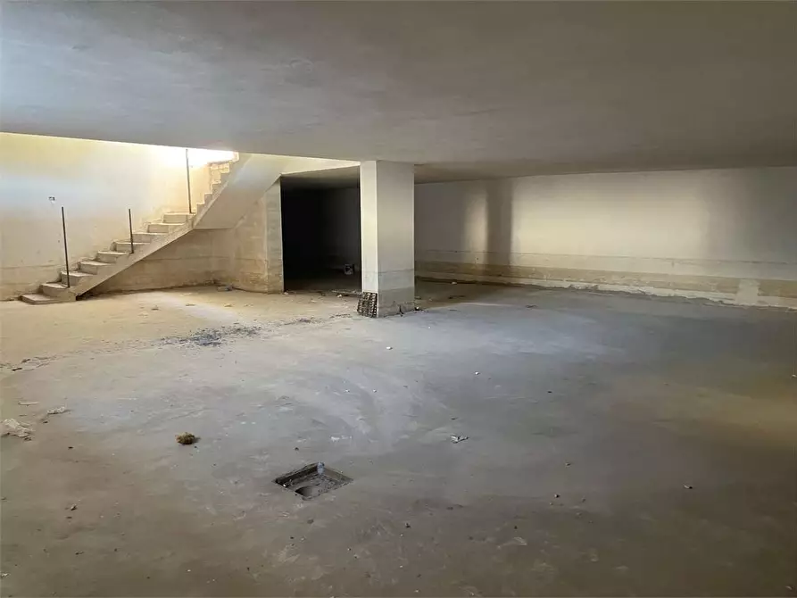 Immagine 3 di Magazzino in affitto  in Via R.Fucini a Mondragone