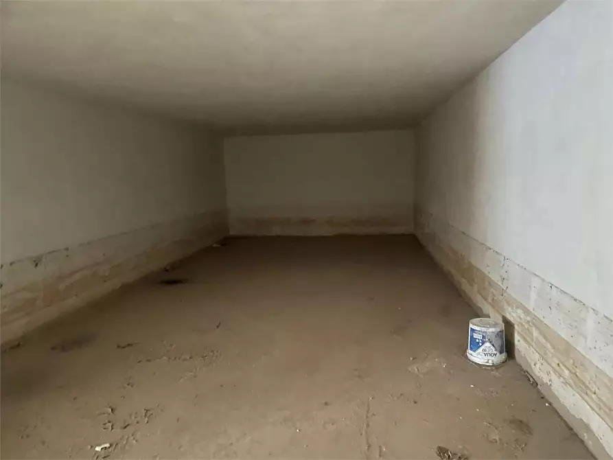 Immagine 21 di Magazzino in affitto  in Via R.Fucini a Mondragone