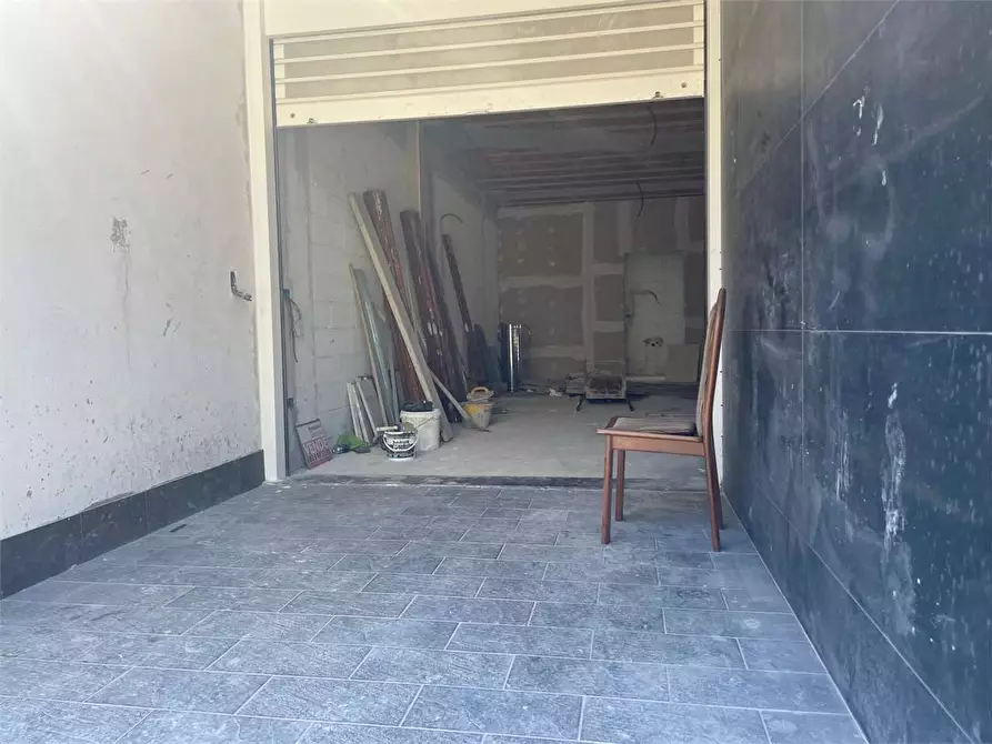 Immagine 13 di Magazzino in affitto  in Via R.Fucini a Mondragone