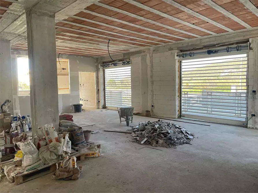 Immagine 14 di Magazzino in affitto  in Via R.Fucini a Mondragone