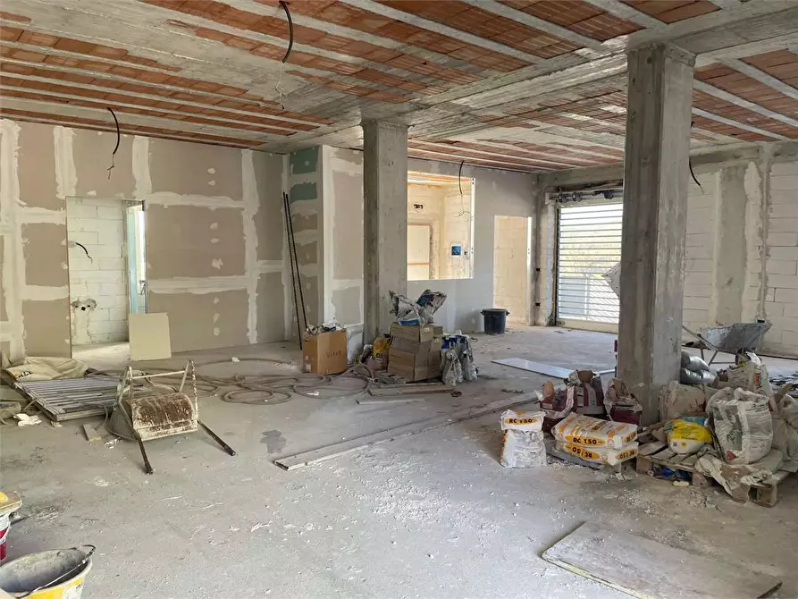 Immagine 11 di Magazzino in affitto  in Via R.Fucini a Mondragone