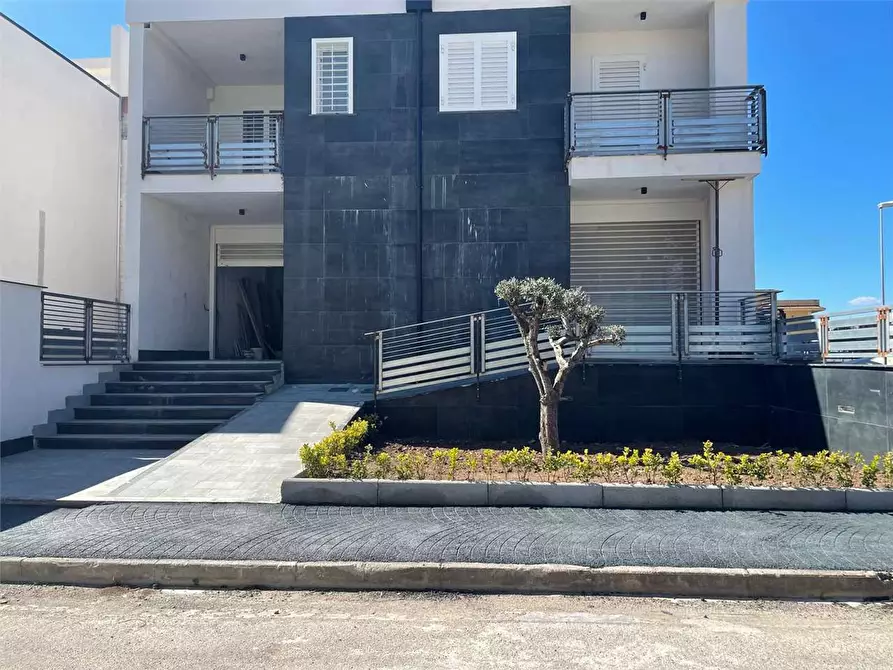 Immagine 2 di Magazzino in affitto  in Via R.Fucini a Mondragone