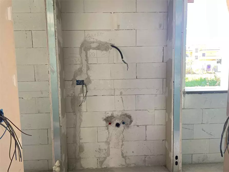 Immagine 10 di Magazzino in affitto  in Via R.Fucini a Mondragone